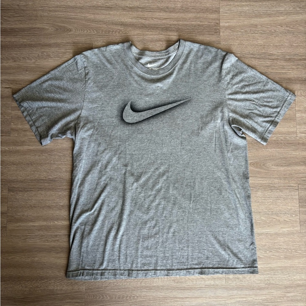 Nike Men's Gray T-Shirt with Black Logo